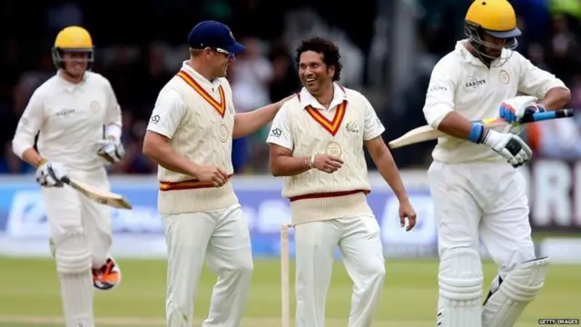 एका सामन्यात सचिन.