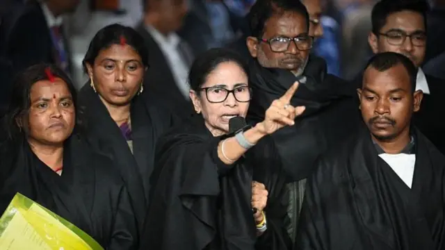 ममता बॅनर्जीaption- सर्वोच्च न्यायालयात ममता बनर्जी यांनी स्वतः बाजू मांडली.