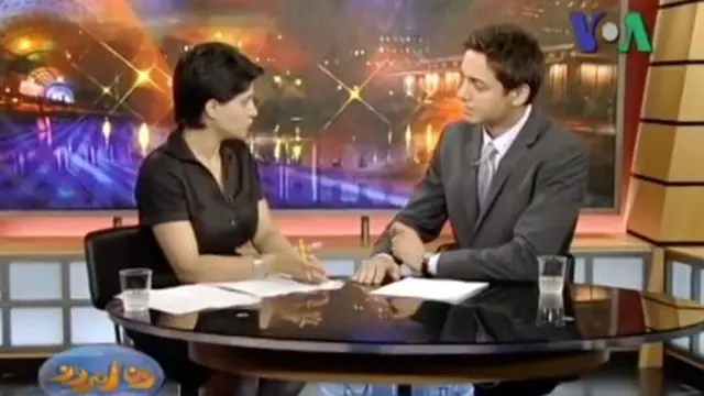 کیانوش سنجری در یکی از برنامه‌های صدای آمریکا