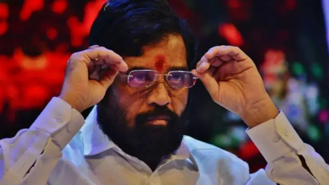 मराठा समाजातून येऊनही राज्याच्या राजकारणात शिंदेंची कधी मराठा नेता अशी प्रतिमा तयार झाली नाही.