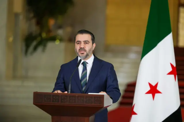 وزير الخارجية السوري، أسعد الشيباني، خلال مؤتمر صحفي في دمشق في 24 يناير/كانون الثاني 2025