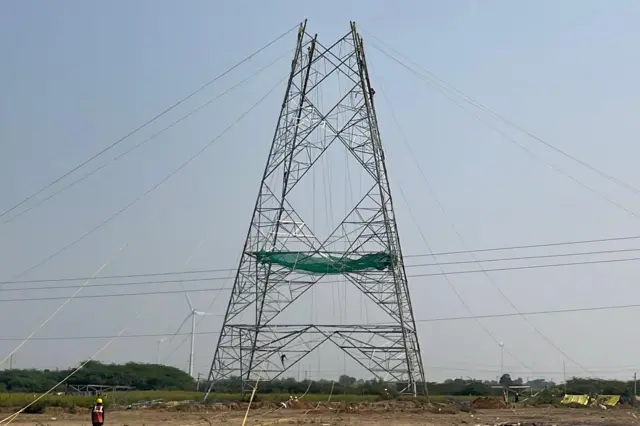 બીબીસી ગુજરાતી, ગુજરાત, બીબીસી, અમદાવાદ, કચ્છ, અદાણી ગ્રૂપ, વાંઢિયા ગામ,