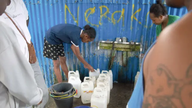 krisis air bersih, asmat, agats, papua selatan, antri air bersihri 