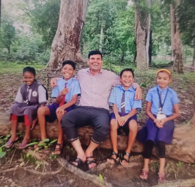 शिक्षक दिनः गडचिरोलीतल्या मांतय्या गुरुजींनी शाळेमधून असा केला गावाचा कायापालट