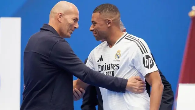 زیدان یکی از افرادی بود که تابستان گذشته در جشن استقبال از کیلیان امباپه حاضر شد