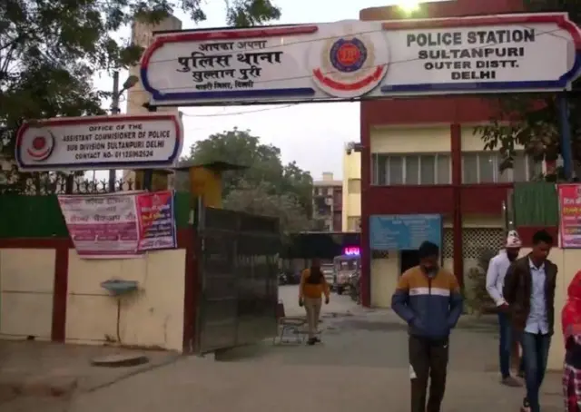 டெல்லியில் இளம்பெண்ணுக்கு நேரிட்ட பயங்கரம்