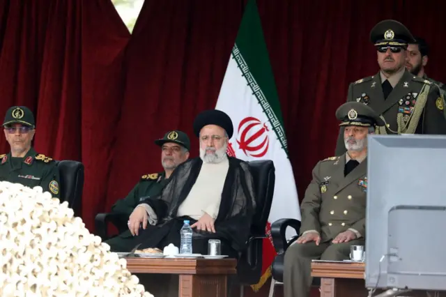 ابراهیم رئیسی چند هفته قبل از سقوط هلیکوپتر در مراسم روز ارتش