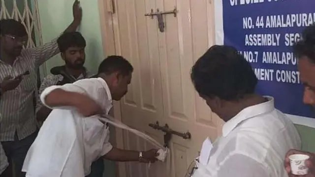 స్ట్రాంగ్ రూమ్ ఫోటో 