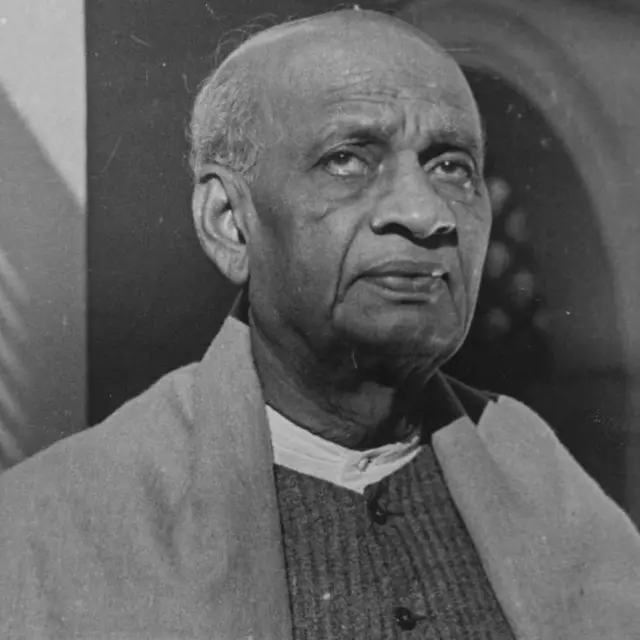 அவர் படேலிடம், லியாகத் அலிக்கு அனுப்ப வேண்டிய கடிதத்தின் வரைவை காட்டியபோது, பொதுவாக்கெடுப்பு நடத்துவதற்கான முன்மொழிவை படேல் எதிர்த்தார்.