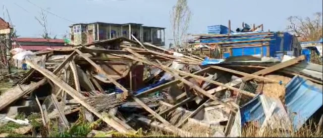 မိုခါမုန်တိုင်း၊ ဗဟိုချက်၊ စစ်တွေမြို့၊ မရမာကြီးဒုက္ခသည်စခန်း