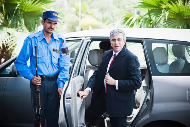 अधिकारी