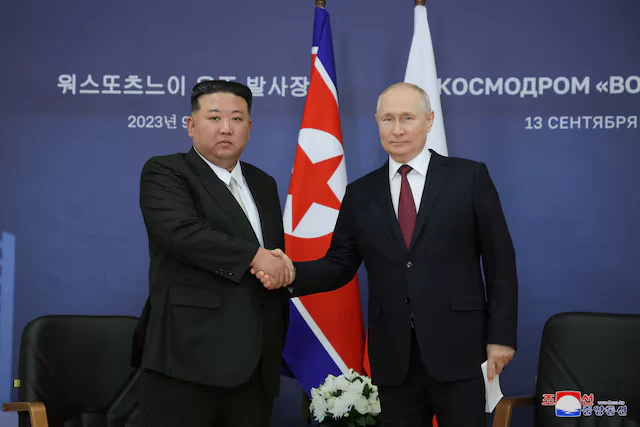 Ông Putin và ông Kim Jong Un tham dự cuộc họp tại căn cứ vũ trụ Vostochny ở vùng Amur, phía đông nước Nga, ngày 13/9/2023, theo hình ảnh do hãng tin nhà nước KCNA công bố