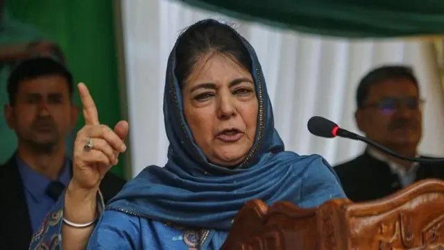 जम्मू तथा कश्मीरकी पूर्वमुख्यमन्त्री तथा पीडीपी पार्टीकी प्रमुख महबूबा मुफ्ती