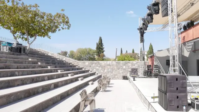 Urla Dam'ın ağaçlı sahnesi