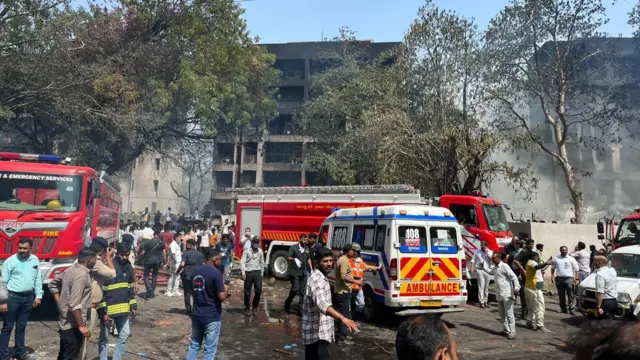 ஆமதாபாத்தில் ஏர் இந்தியா பயணிகள் விமானம் விழுந்து நொறுங்கியது - என்ன நிலவரம்?