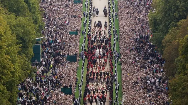 Gushingura Elizabeth II