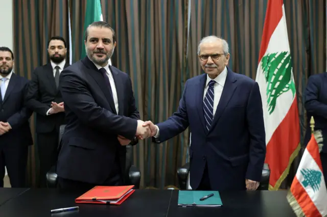 اسعد شیبانی، وزیر خارجه سوریه در سفرش به بیروت با نواف سلام، نخست وزیر لبنان دیدار و گفتگو کرد