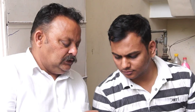 ਮੀਨੂੰ ਬਾਂਸਲ ਦੇ ਪਰਿਵਾਰਕ ਮੈਂਬਰਾਂ ਦੀ ਤਸਵੀਰ