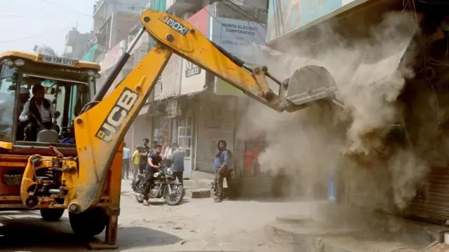 జహంగిరిపురిలో ఇళ్ల కూల్చివేత 