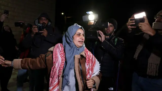 মুক্তি পাওয়া এক ফিলিস্তিনি নারী