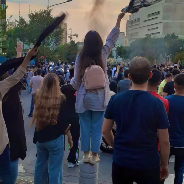 خیزش اعتراضی که با مرگ مهسا امینی در بازداشت گشت ارشاد در شهریور ۱۴۰۱ شروع شد