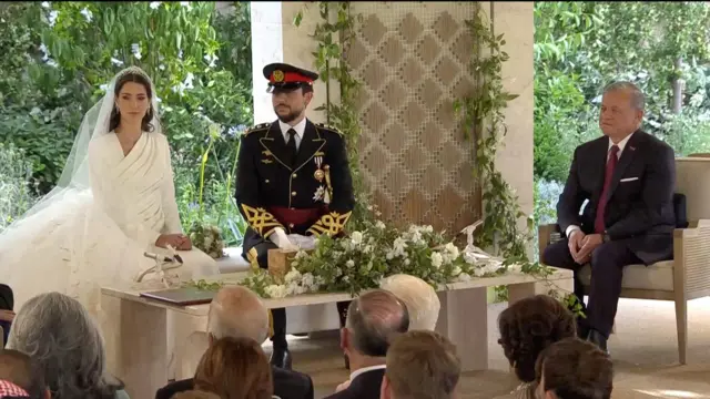 Rajwa Al Saif, Igikomangoma Hussein n'Umwami wa Jordan Abdullah II, mu ntangiriro y'umuhango