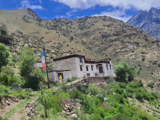 तिलगाउँमा अवस्थित एउटा गुम्बा 