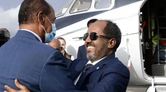 Pireezidant Isaayas Afawarqii gitasaanii kan Somaaliyaa Hasan Sheek Mohammad wayita simatan