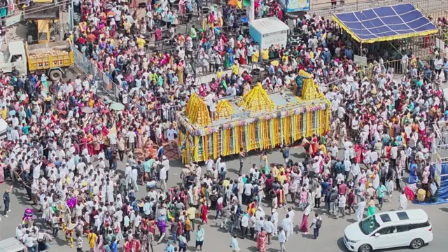 సింహాచలం, గిరి ప్రదక్షిణ, భక్తుల రాక, సింహాద్రి అప్పన్న