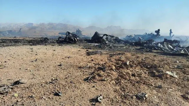 ایرانی حکومت کی جانب سے جاری تصویر ملبہ دکھایا گیا ہے جسے ایرانی امریکی فوجی ہیلی کاپٹر کا ملبہ قرار دے رہے ہیں