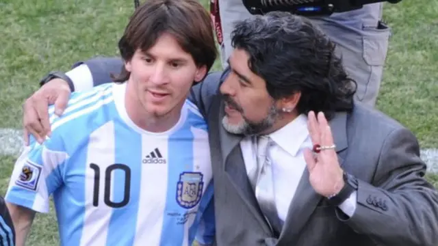 Messi ari kumwe na Maradona - babiri bahiganira ikibanza c'abakinyi rurangiranwa mu bihe vyose 