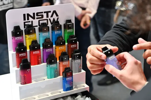 ဆေးလိပ်လုပ်ငန်းက နီကိုတင်း ထုတ်ကုန်သစ်တွေနဲ့ ပြန်ခုခံပြီး လူငယ်တွေကို အတင်းကာရော ပစ်မှတ်ထားနေ