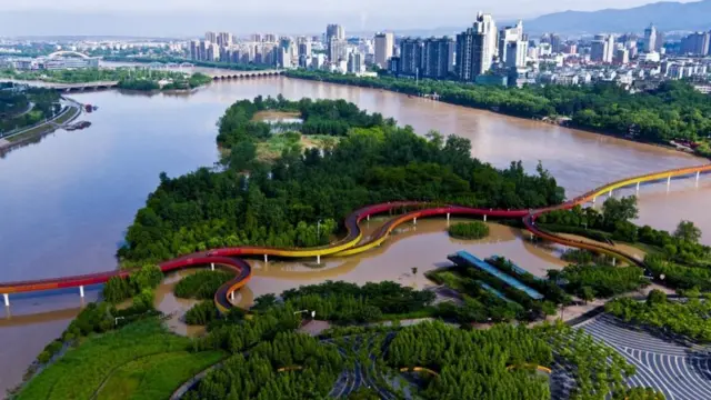 O rio Wujiang em Zhejiang