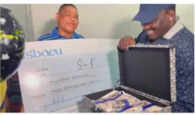 Owo ti Isbae U gbe fun baba rẹ