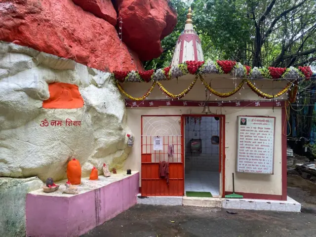 मंदिरातील सेवकांचा महिलेवर सामूहिक बलात्कार आणि खून; बेलापूरची महिला शिळफाट्याला का आणि कशी गेली?