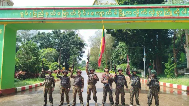 စစ်တပ်က TNLA ထိန်းချုပ်ခဲ့တဲ့ ကျောက်မဲမြို့ကို ရက်ပေါင်း ၂၀ ကျော်ကြာ ထိုးစစ်ဆင်ပြီး အောက်တိုဘာ ၁ ရက်မှာ ပြန်သိမ်းပိုက်ခဲ့ပါတယ်