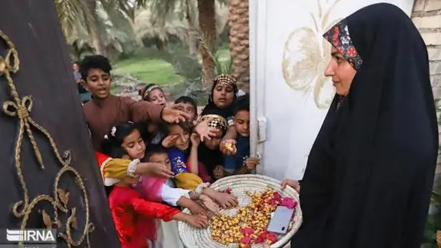 کودکان در جشن قرقیعان پشت در خانه‌ها می‌روند
