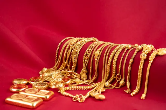 બીબીસી ગુજરાતી સોનું ચાંદી ગોલ્ડ સિલ્વર લોન બૅન્ક ફાઇનાન્સ રિઝર્વ બૅન્ક આરબીઆઈ