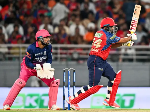 தன் கடைசி 5 ஐபிஎல் இன்னிங்ஸ்களில் 4 அரைசதங்கள் அடித்திருக்கிறார் பிரப்சிம்ரன் சிங்