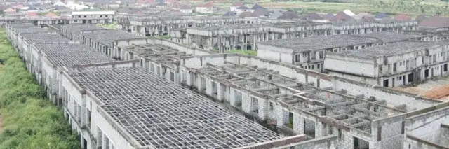 Abala kan lara awọn ile naa