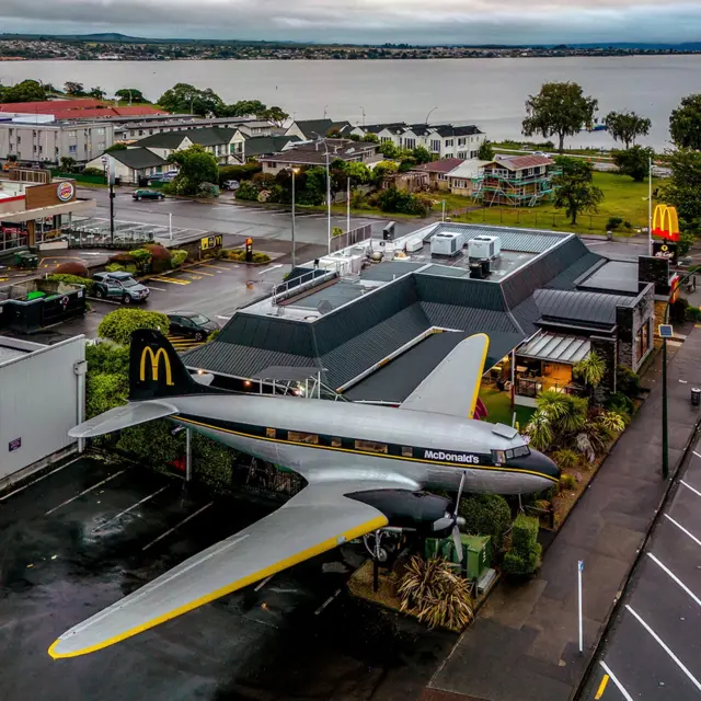 Макдональдс у вигляді літака в Новій Зеландії