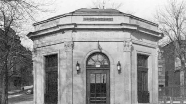 Kuloweka ngozi za wanyama kwenye mkojo kulifanya iwe rahisi kwa wafanyakazi wa ngozi kuondoa nywele na vipande vya nyama kutoka kwenye ngozi.