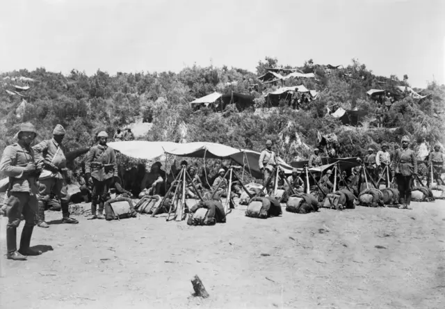 Çanakkale'deki Türk askerler, 1915.
