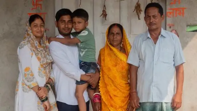 सूरज यादव परिवार के साथ