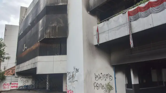 Kondisi gedung ACC Kwitang di Senen, Jakarta Pusat, Minggu (2/11/2025).