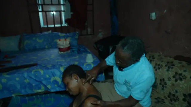 Woman wey dey massage 