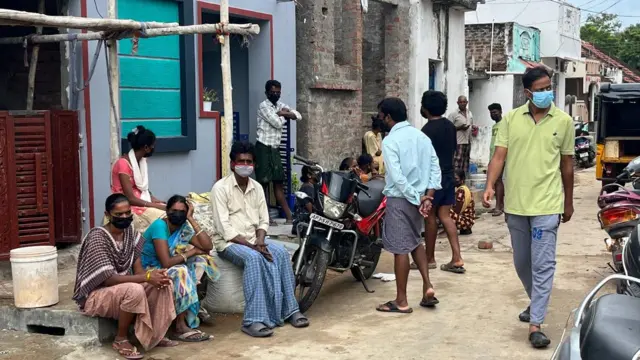 గుర్ల గ్రామస్థులు