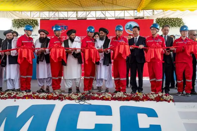 طالب او چینايي‌ چارواکو د روان کال د جولای پر ۲۴مه د لوګمر محمد اغې ولسوالۍ د شاست بندري سیمه کې د مس عینک د مسو زېرمې د کان کیندنې پروژه پرانیستله. 