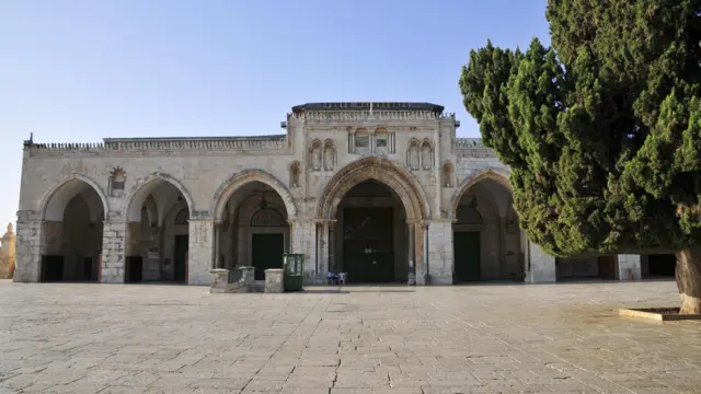 डोम ऑफ द रॉक शेजारची अल अक्सा मशीद