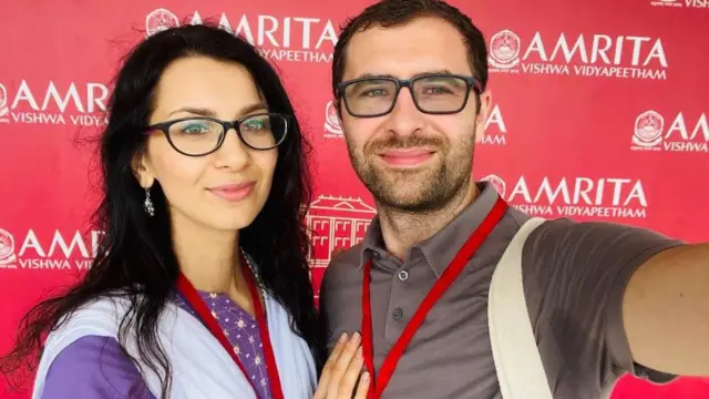 अमृता विश्व विद्यापीठ में प्रेमी युगल 